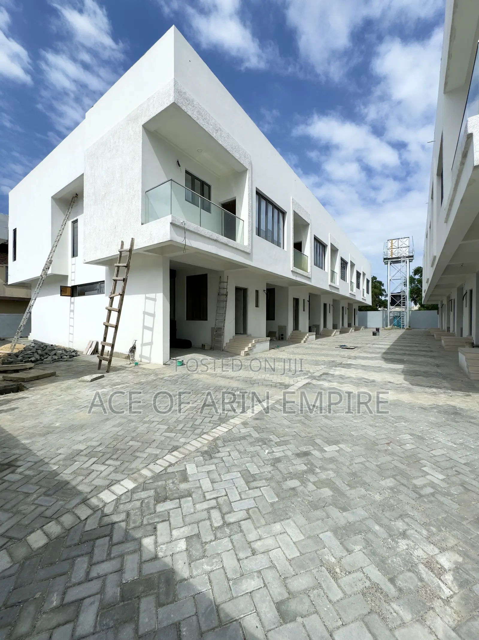 3bdrm Duplex in Chevron for sale in Chevron