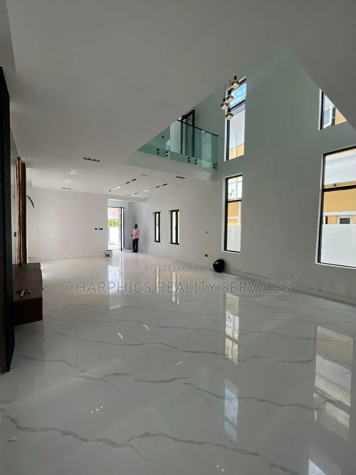 5bdrm Duplex in Chevron for sale in Chevron