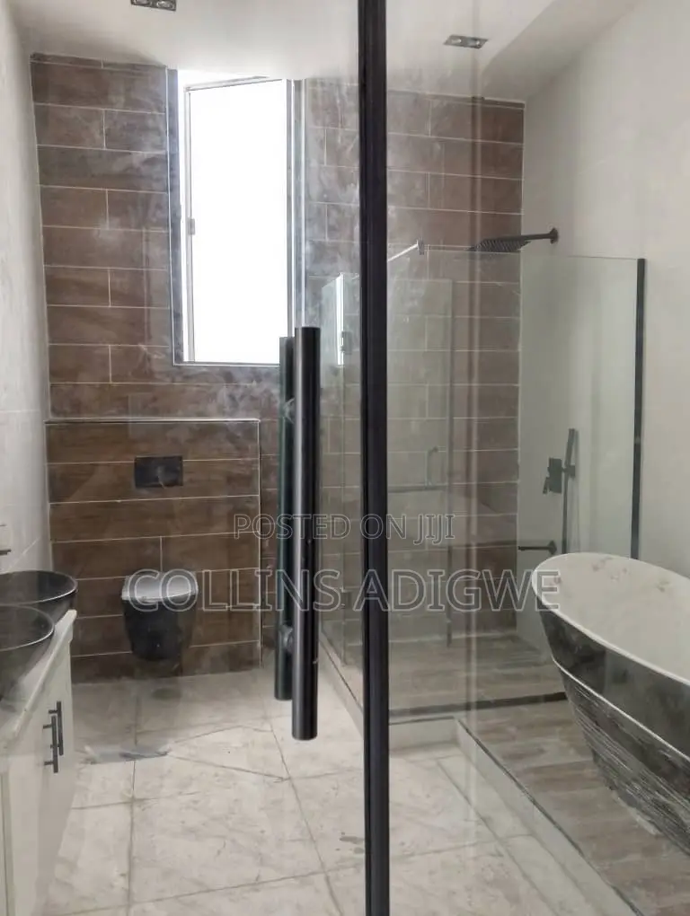 5bdrm Duplex in Chevron Main for sale in Chevron