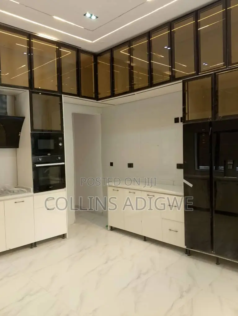 5bdrm Duplex in Chevron Main for sale in Chevron