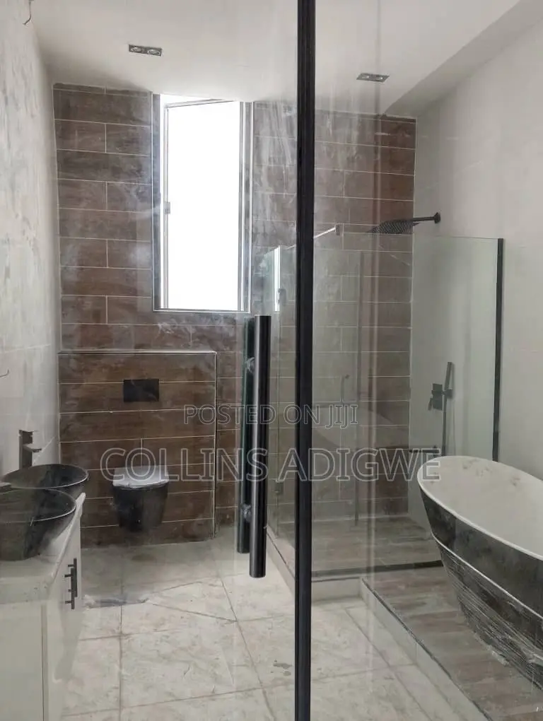 5bdrm Duplex in Chevron Main for sale in Chevron