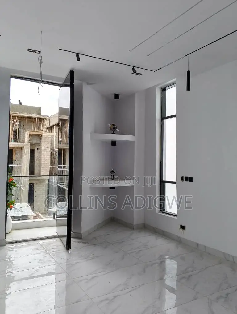 5bdrm Duplex in Chevron Main for sale in Chevron