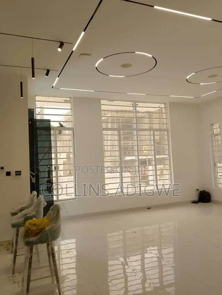 5bdrm Duplex in Main Chevron for sale in Chevron