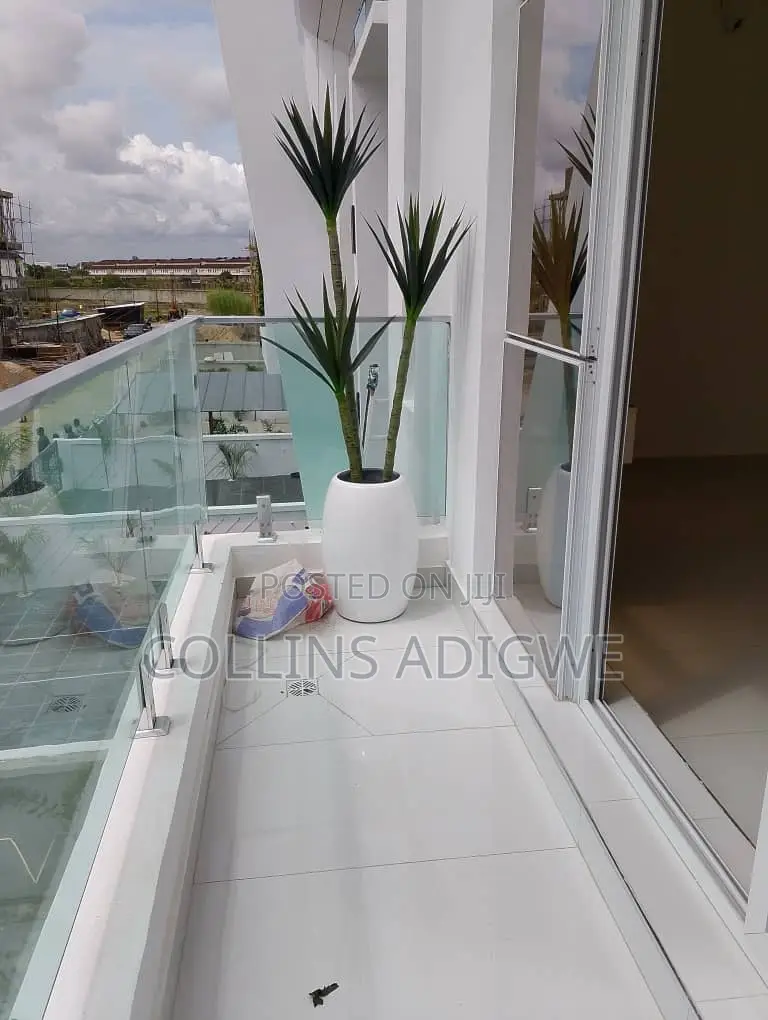 5bdrm Duplex in Main Chevron for sale in Chevron
