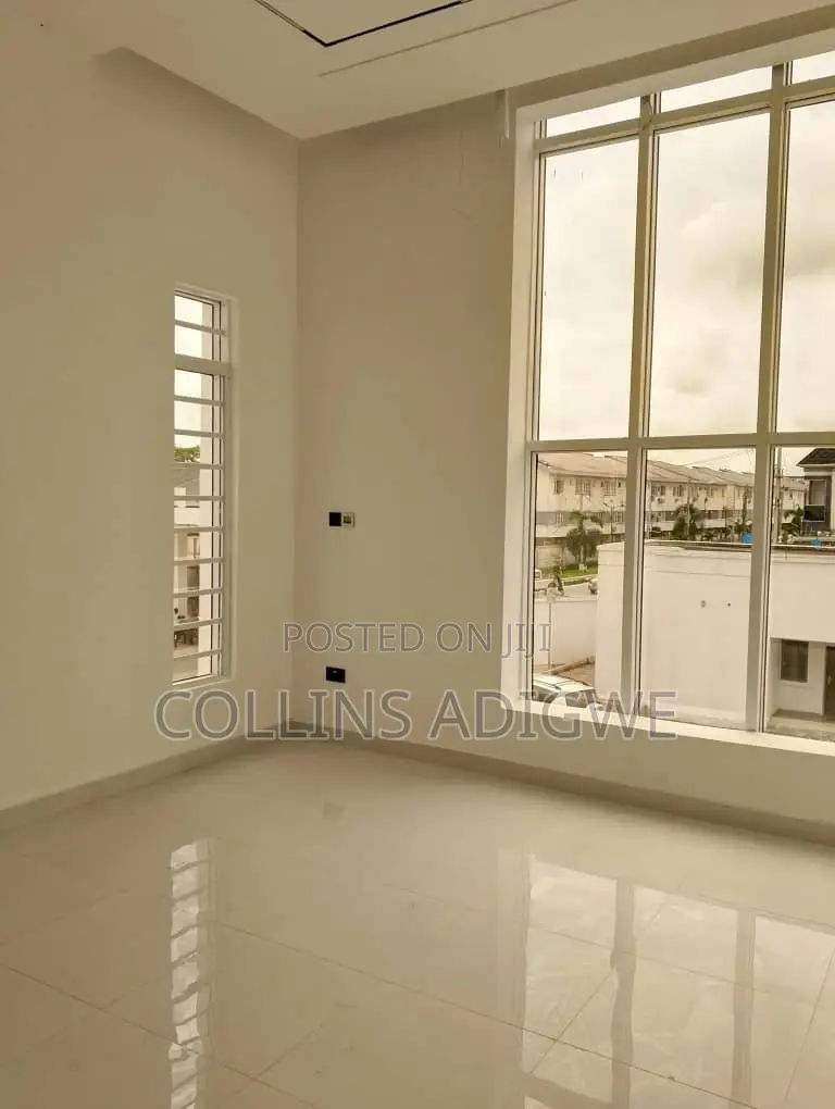 5bdrm Duplex in Main Chevron for sale in Chevron