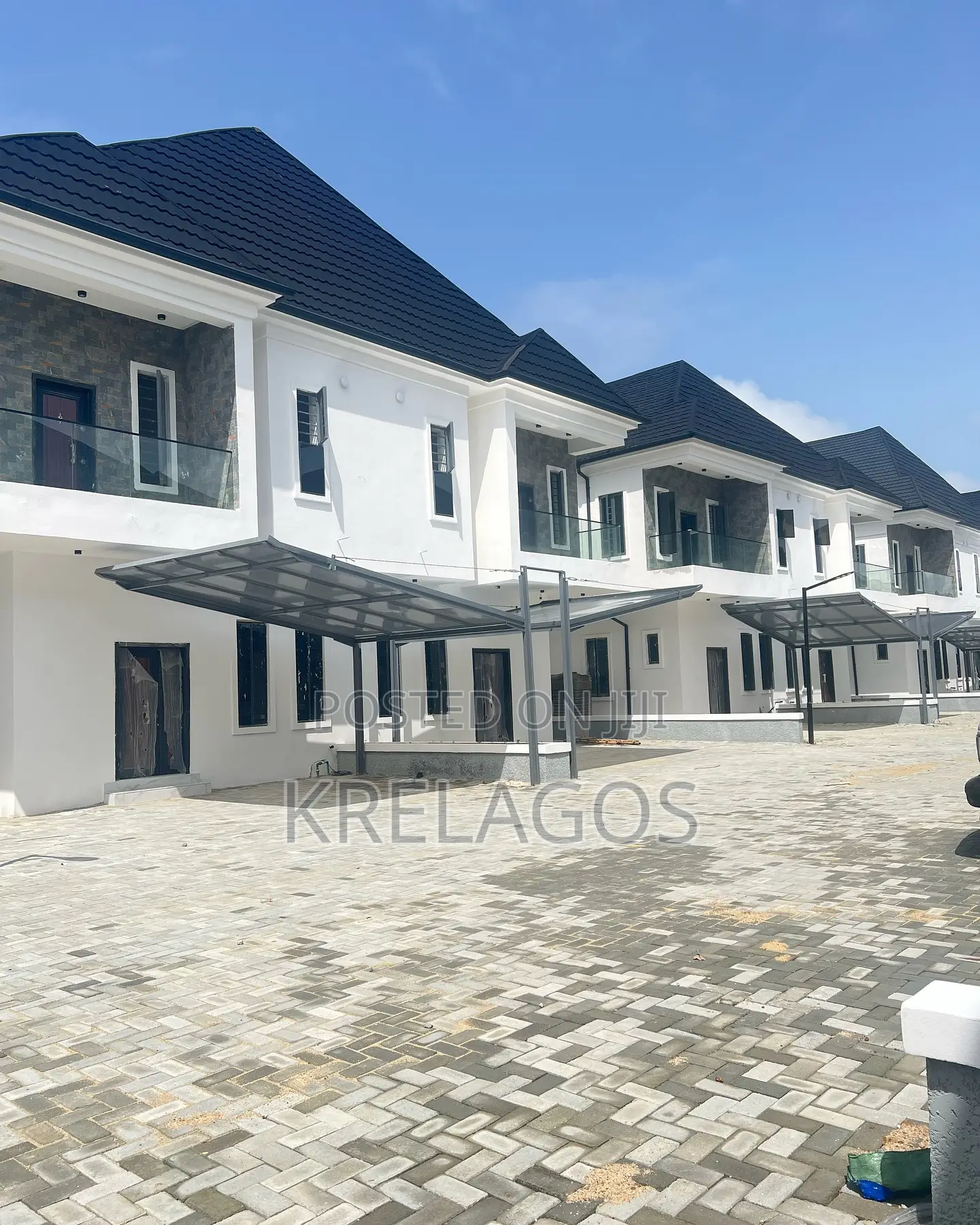 4bdrm Duplex in Chevron for sale in Chevron