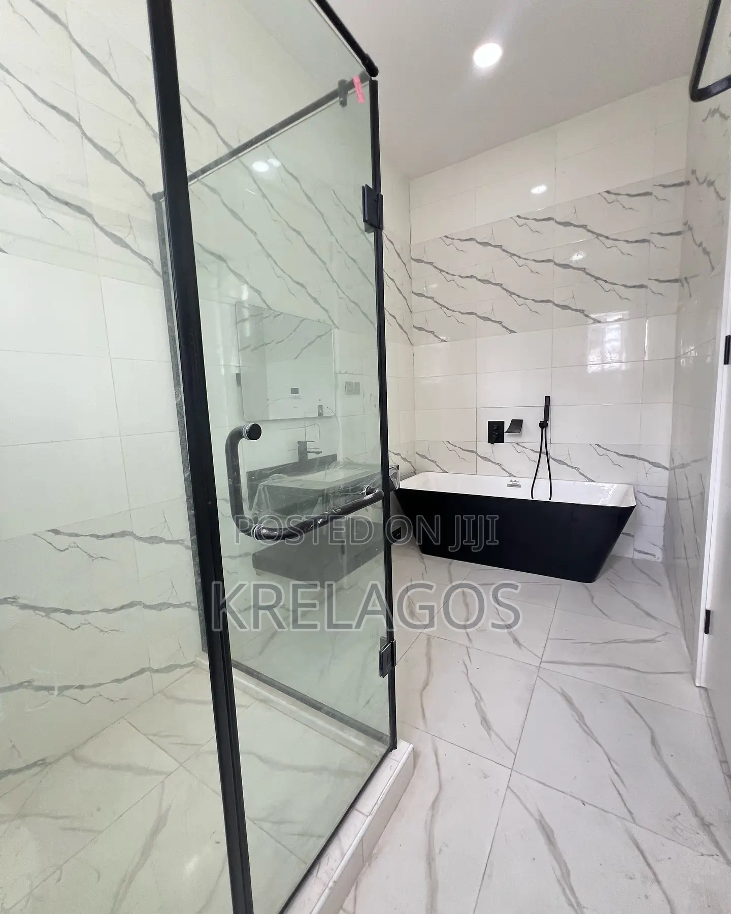 4bdrm Duplex in Chevron for sale in Chevron