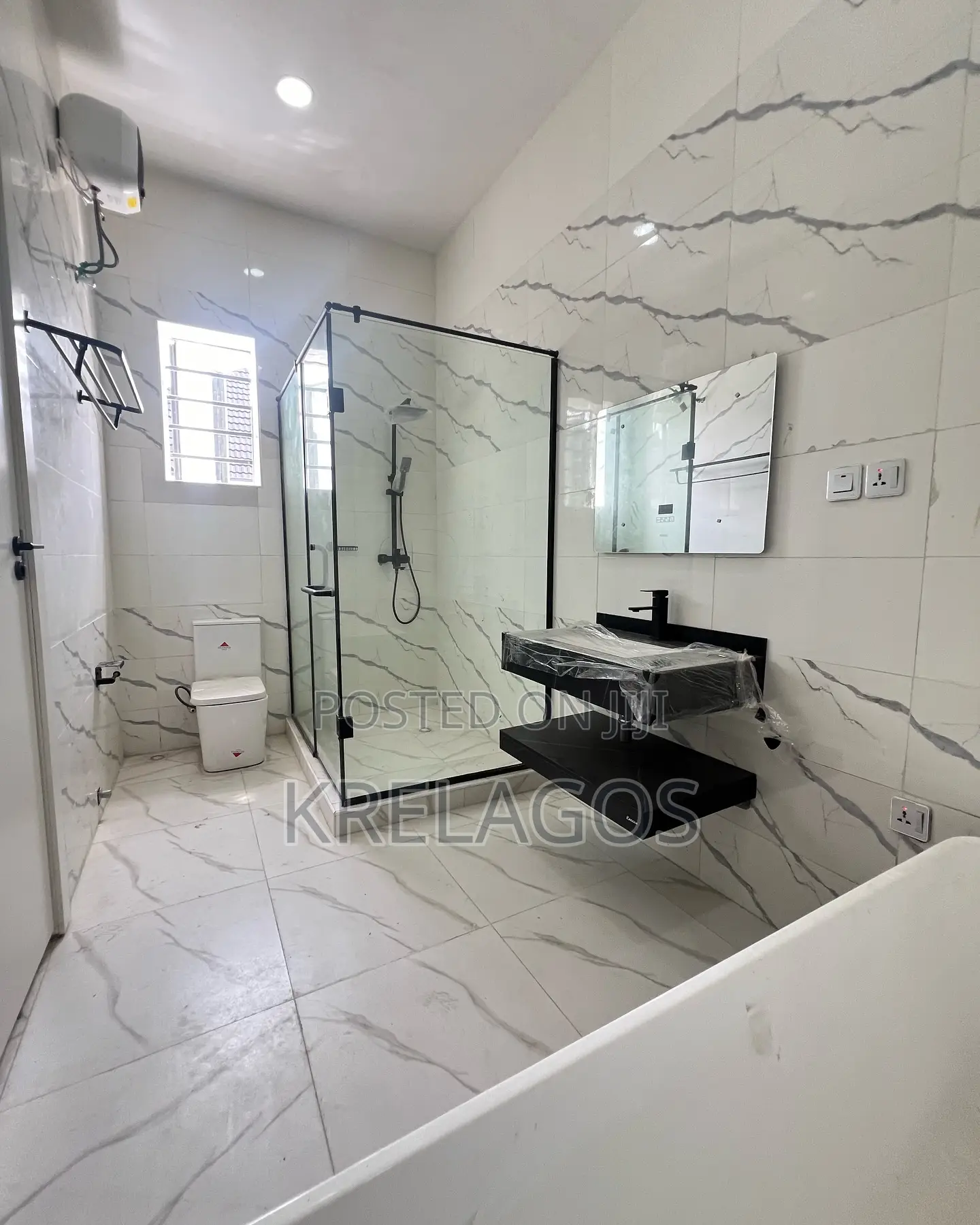 4bdrm Duplex in Chevron for sale in Chevron