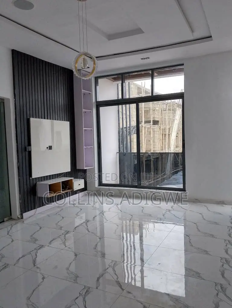 4bdrm Duplex in Main Chevron 2 for sale in Chevron