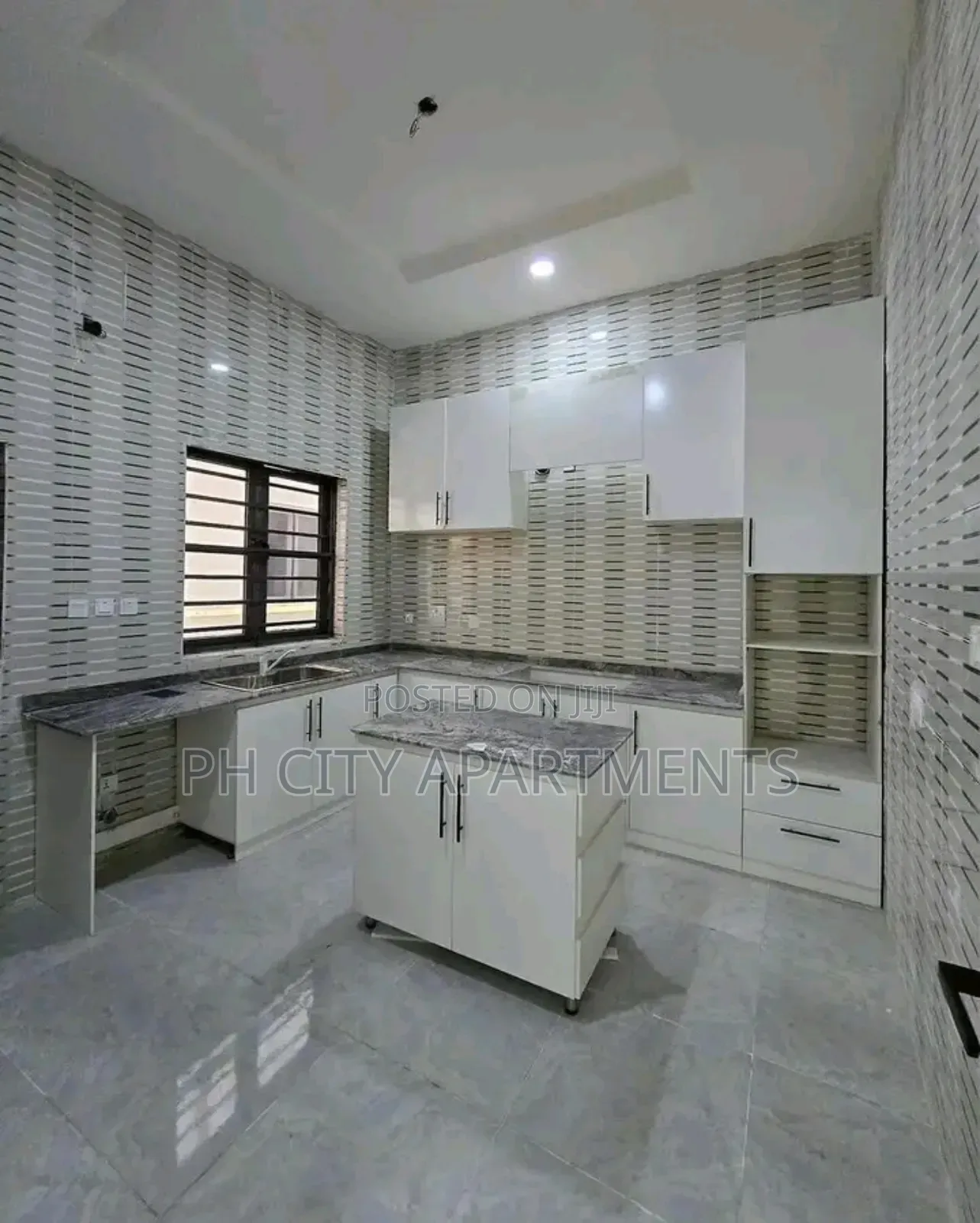 5bdrm Duplex in Eliozu for sale in Eliozu