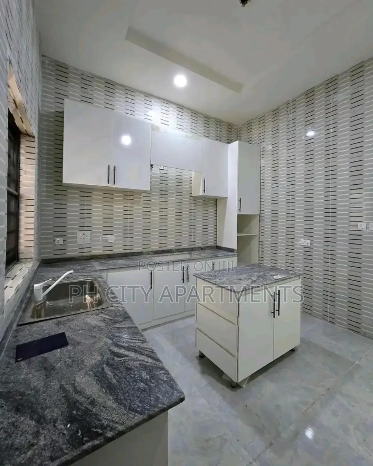 5bdrm Duplex in Eliozu for sale in Eliozu