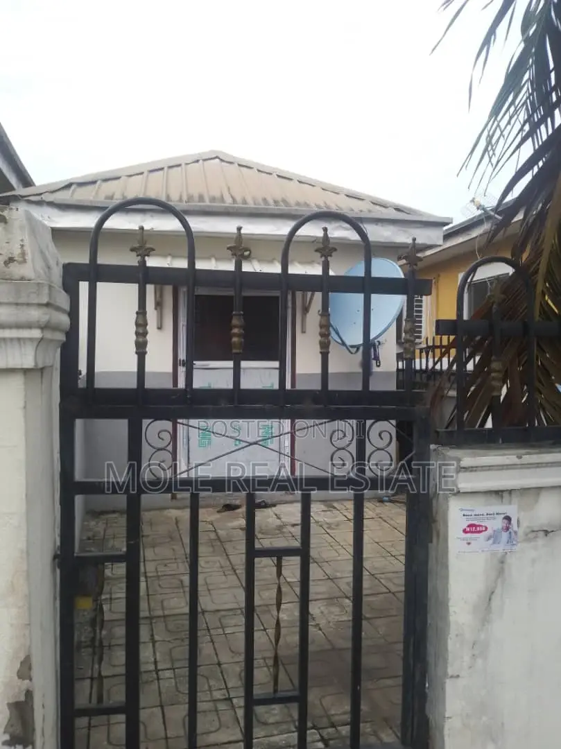 3bdrm Block of Flats in Mini Estate, Ikotun/Igando for sale in Ikotun/Igando