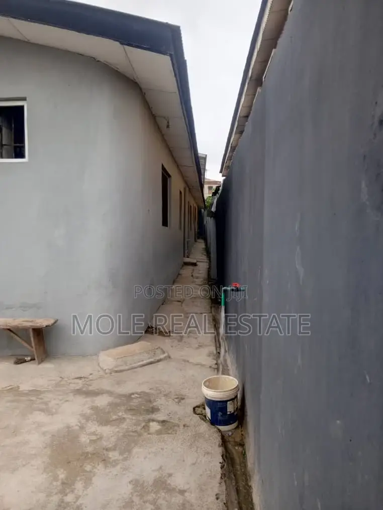 3bdrm Block of Flats in Mini Estate, Ikotun/Igando for sale in Ikotun/Igando