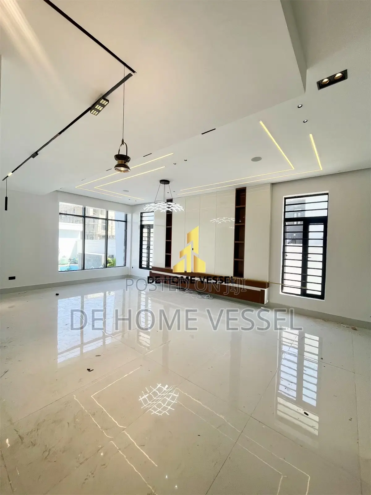 5bdrm Duplex in Lekki Phase 1 for sale in Lekki Phase 1