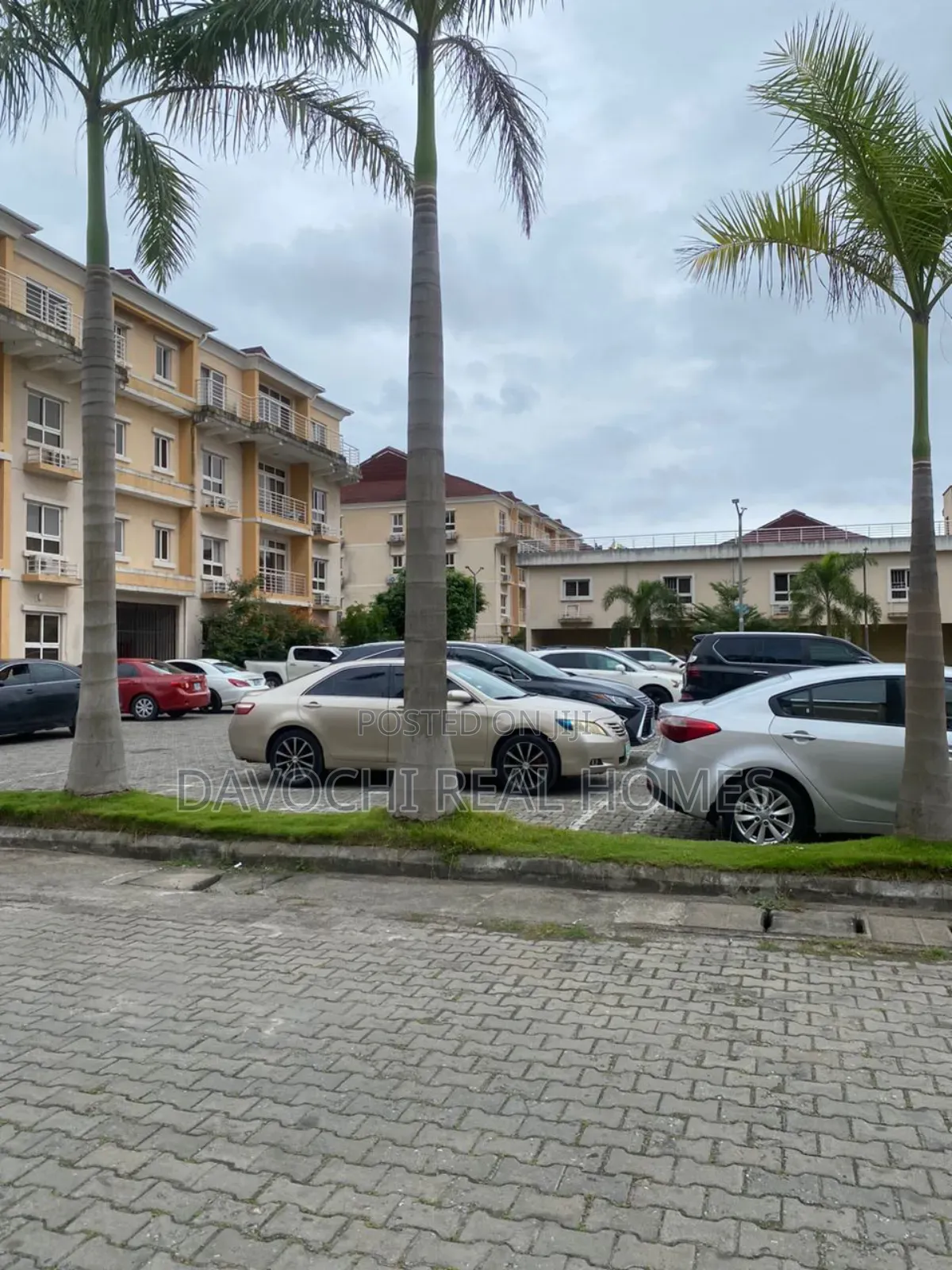 3bdrm Apartment in Jankode Osapa London, Lekki for rent in Lekki