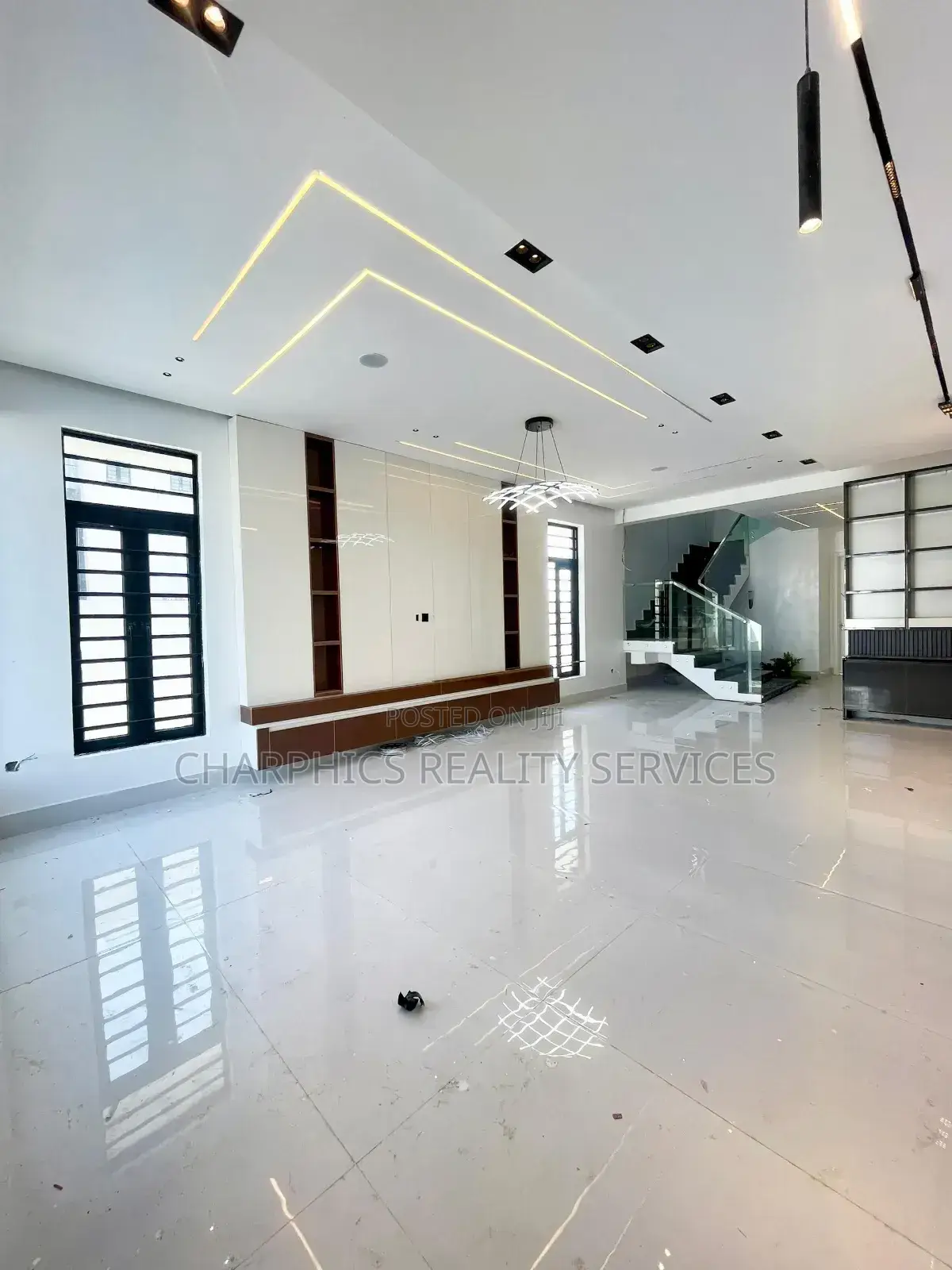 5bdrm Duplex in Lekki Phase 1 for sale in Lekki Phase 1