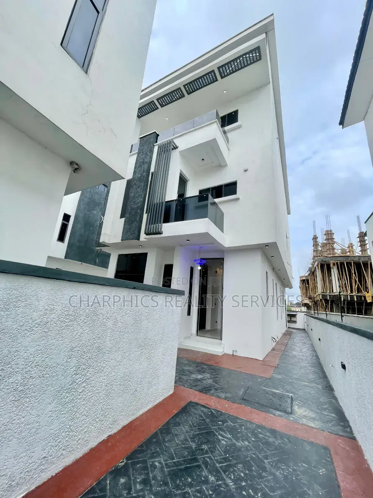 5bdrm Duplex in Ikate for sale in Ikate