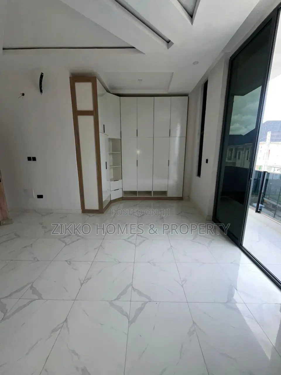 Furnished 5bdrm Duplex in Ikota for sale in Ikota
