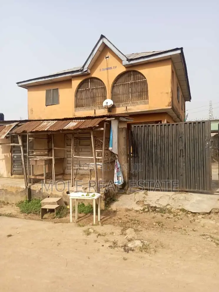 600msq by the Road Hotel Bustop Lasu Express in Ikotun/Igando