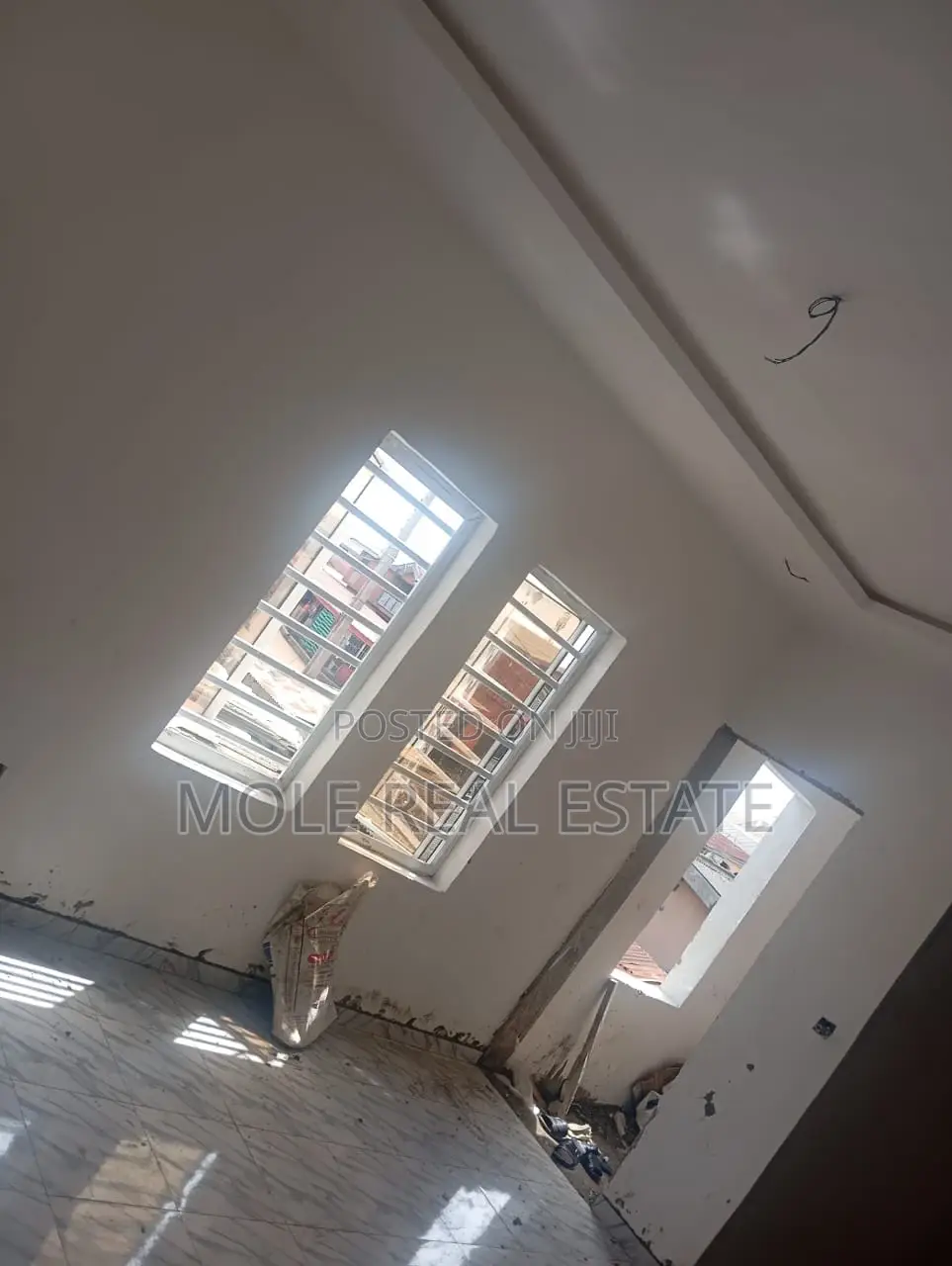 Well Maintained Service Apartments Leki Phase1 in Lekki