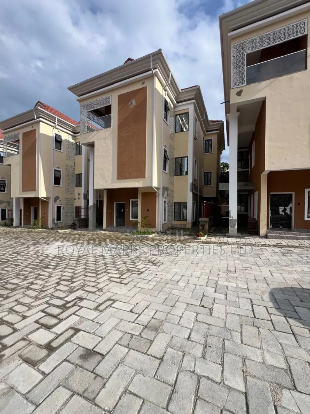 4bdrm Duplex in Zone 7 / Wuse for sale in Zone 7 / Wuse