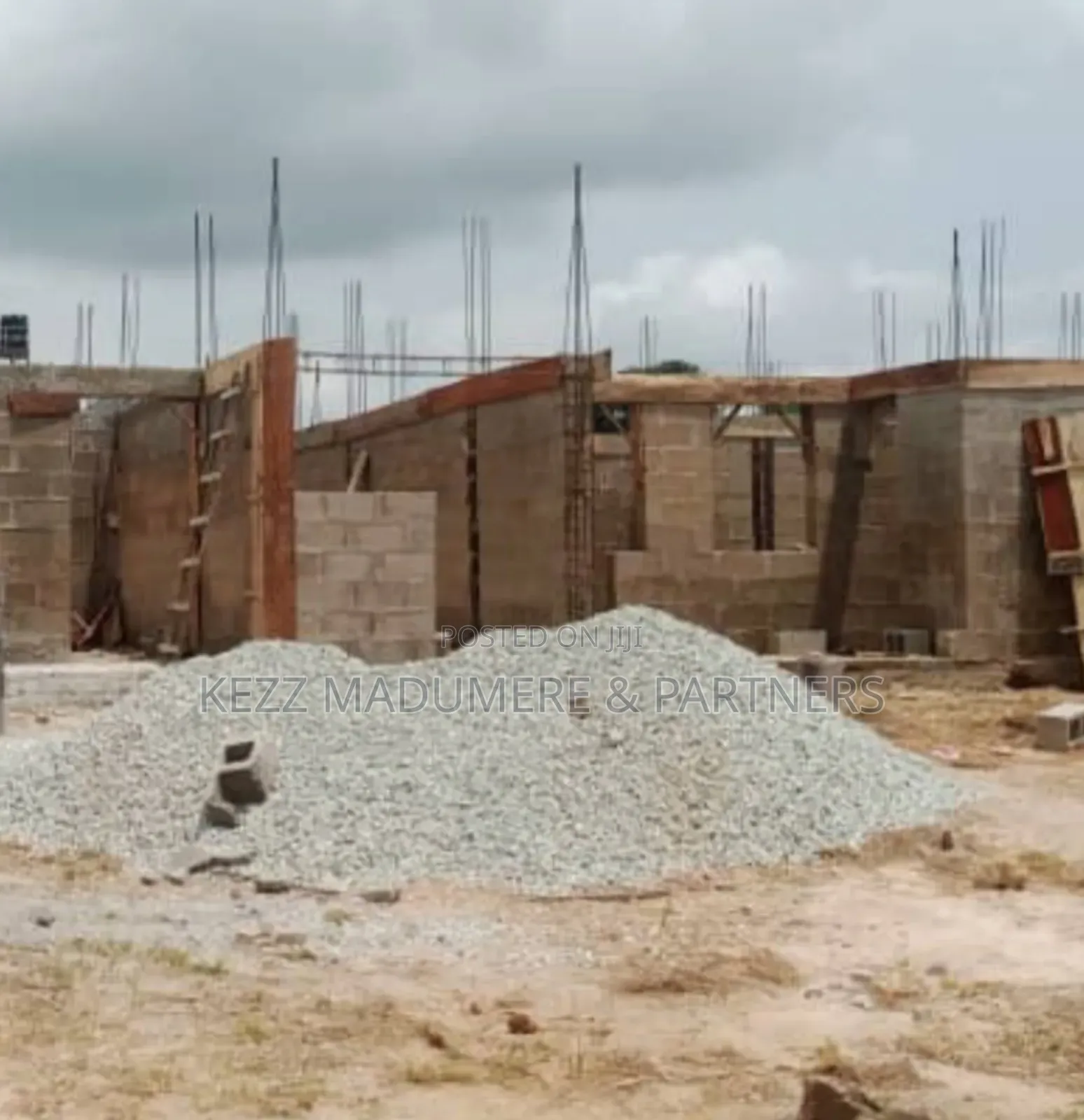 For Sale : 21⁄2 Plots With Uncompleted Structure in Ebonyi in Abakaliki