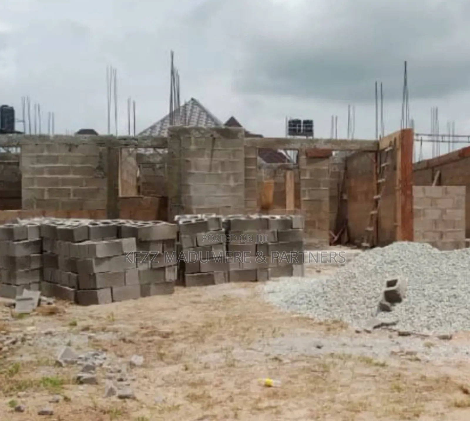 For Sale : 21⁄2 Plots With Uncompleted Structure in Ebonyi in Abakaliki