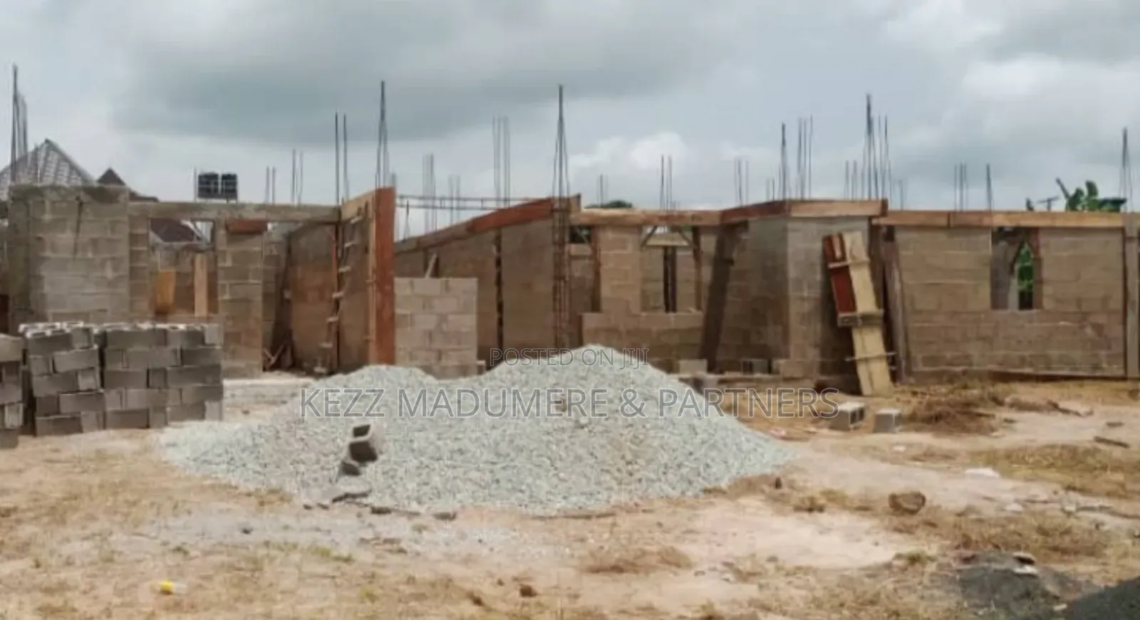 For Sale : 21⁄2 Plots With Uncompleted Structure in Ebonyi in Abakaliki