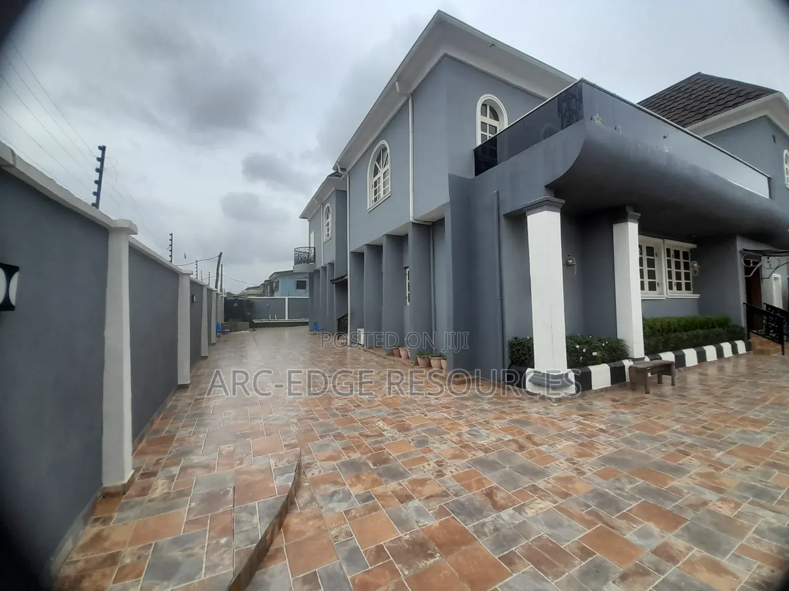 10bdrm Duplex in Ago Palace for sale in Ago Palace
