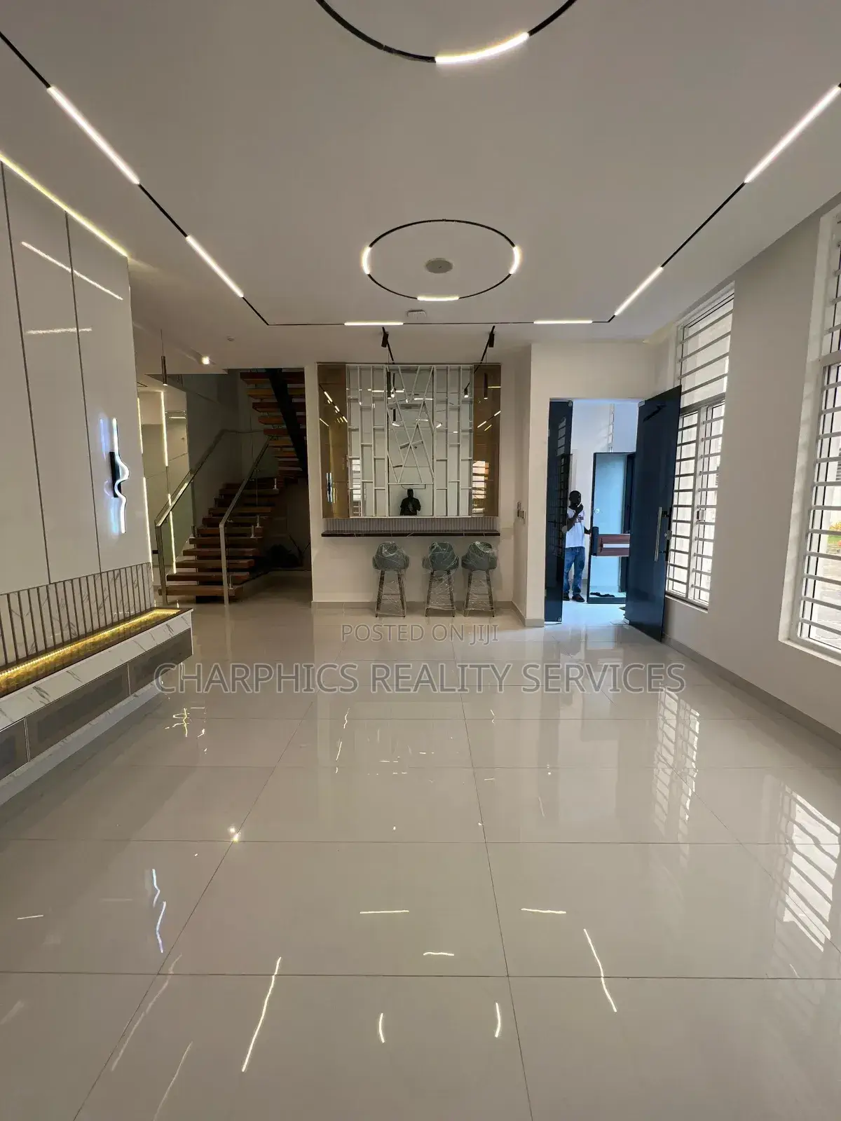 5bdrm Duplex in Chevron for sale in Chevron
