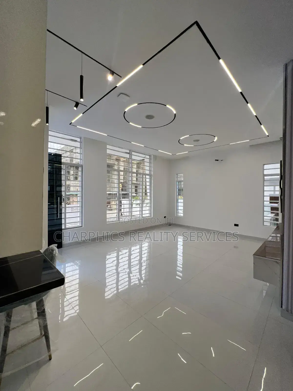 5bdrm Duplex in Chevron for sale in Chevron
