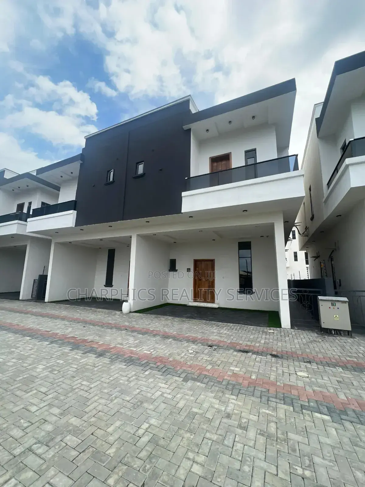 4bdrm Duplex in Ikate for sale in Ikate
