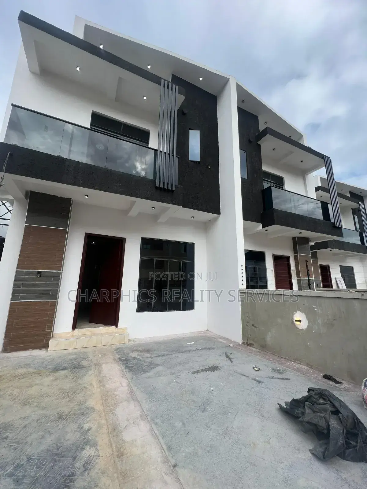 4bdrm Duplex in Ikota for sale in Ikota