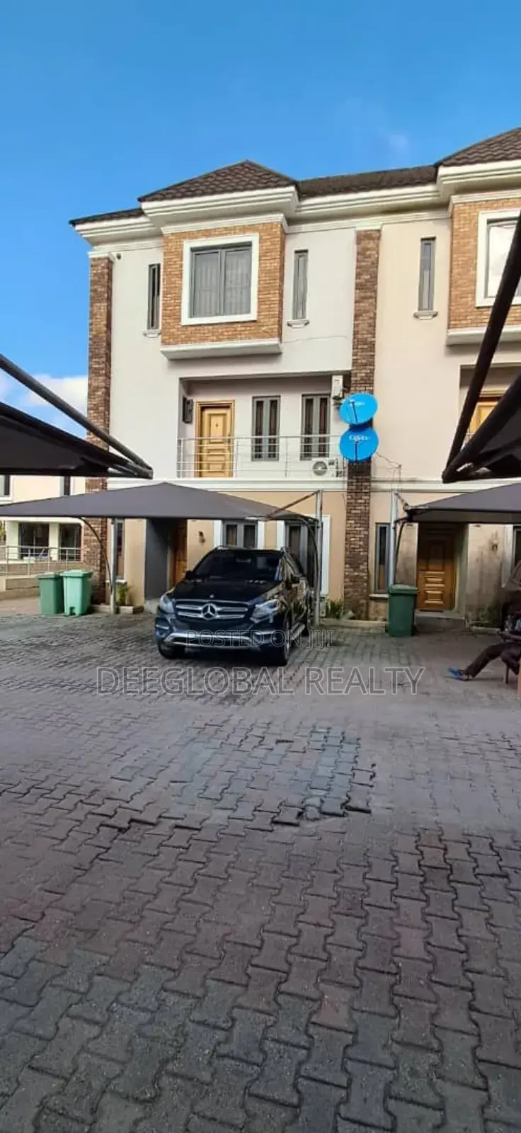 4bdrm Townhouse/Terrace in Abiola Court, Osapa for Sale in Osapa london