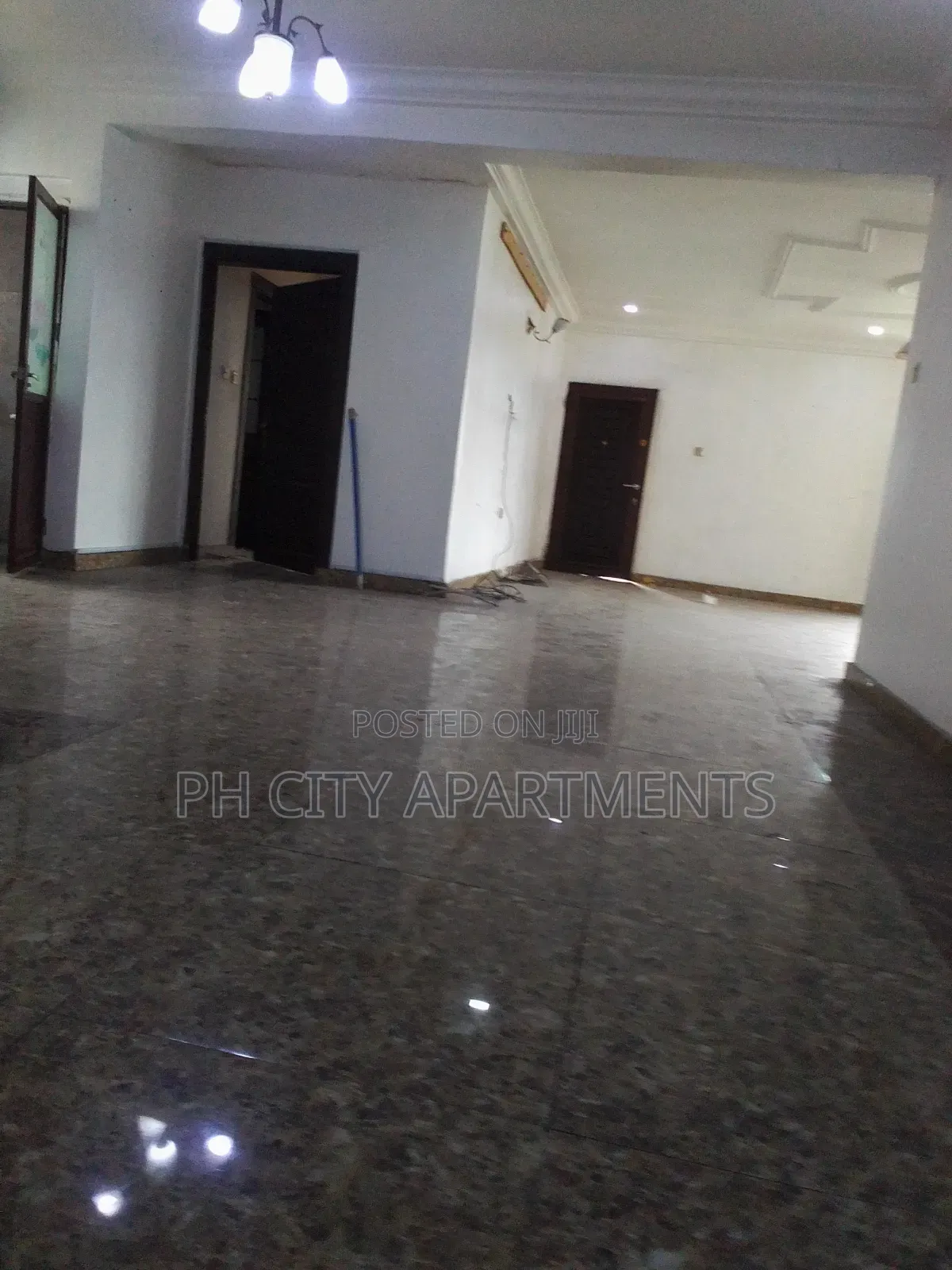 2bdrm Block of Flats in Old GRA for rent in Old GRA