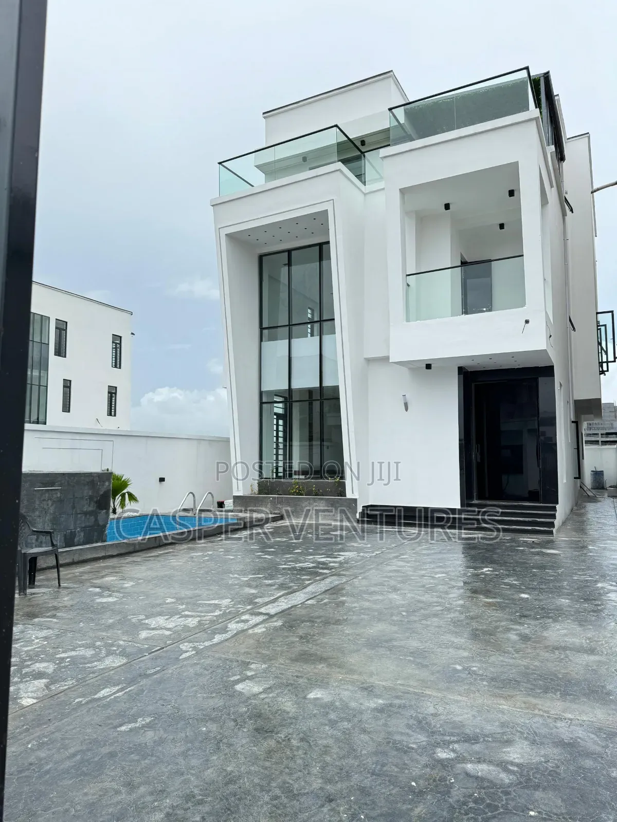 5bdrm Duplex in Phase 1 for sale in Lekki Phase 1