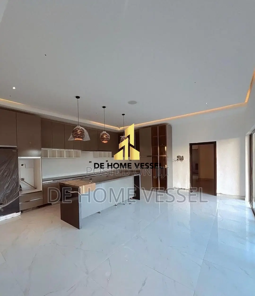 5bdrm Mansion in Osapa london for sale in Osapa london