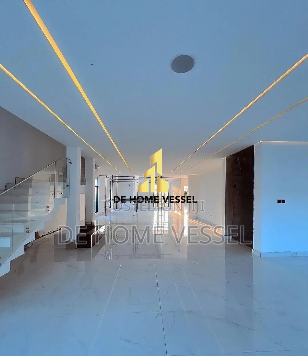 5bdrm Mansion in Osapa london for sale in Osapa london