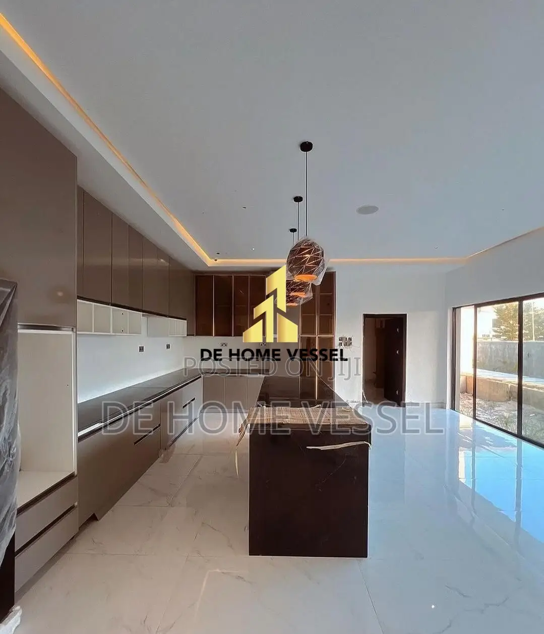 5bdrm Mansion in Osapa london for sale in Osapa london