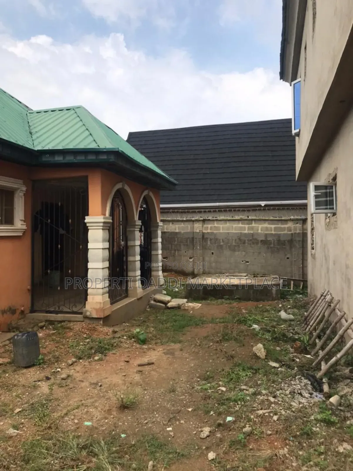 5bdrm Block of Flats in Ayobo for sale in Ayobo