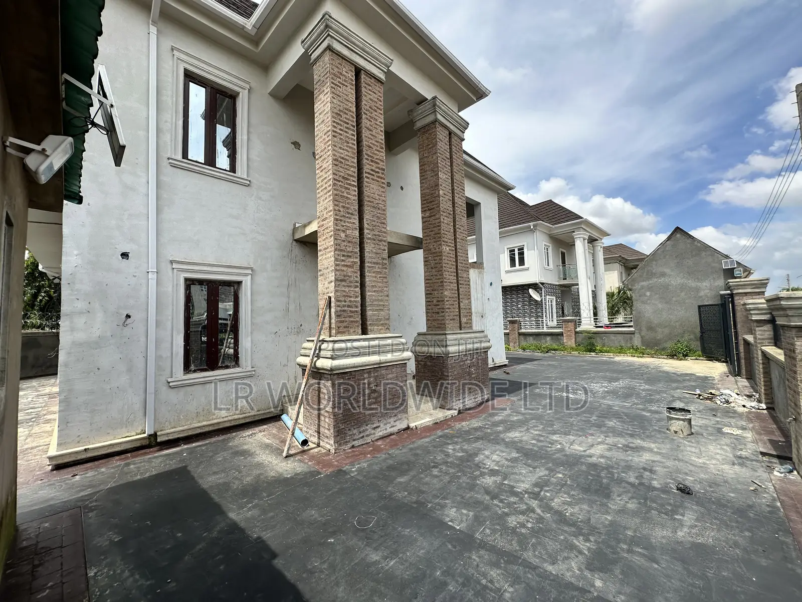 4bdrm Duplex in Lugbe District for sale in Lugbe District