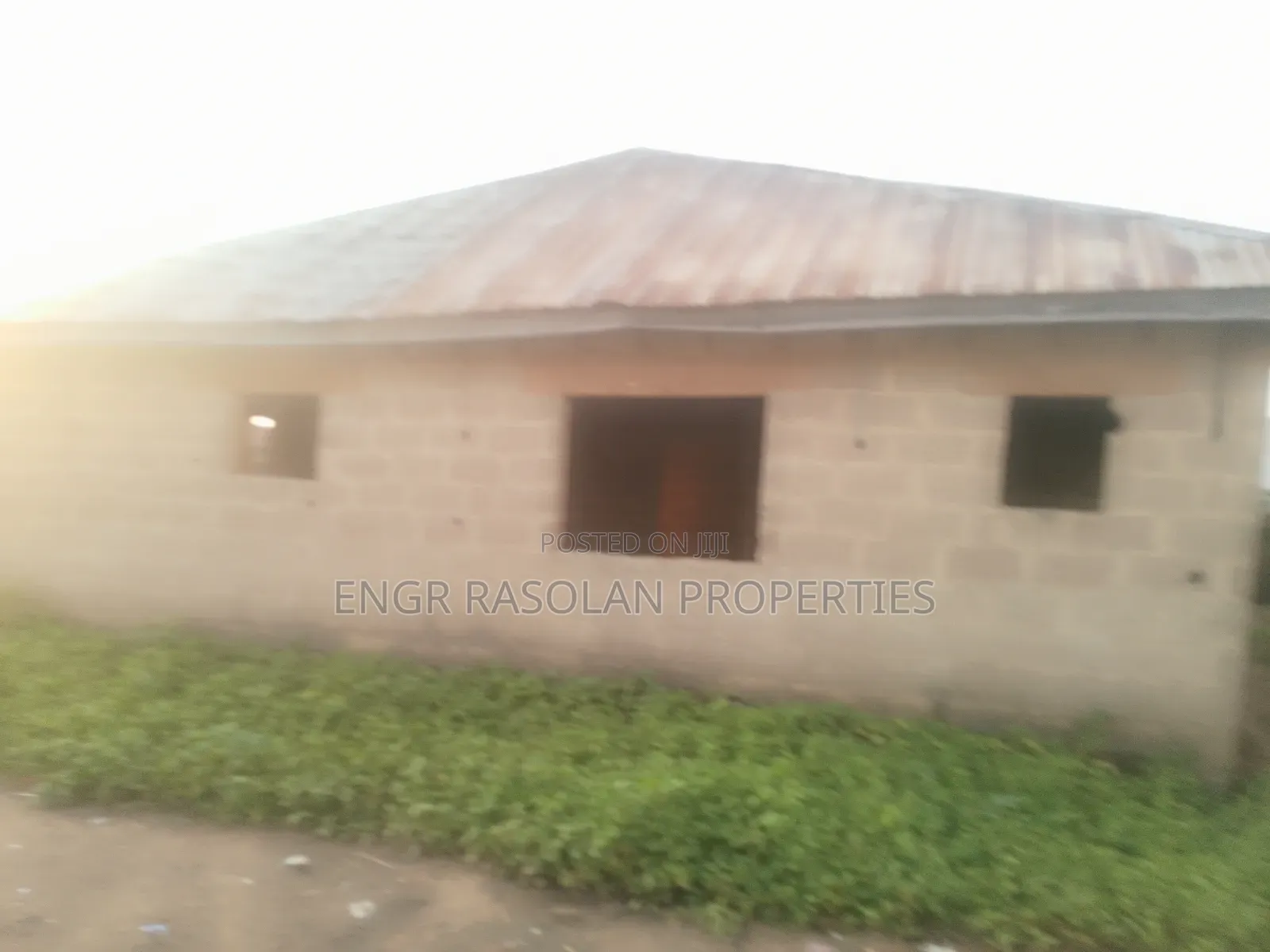 For Sale 2 Bedroom Apartment and 10 Room Uncompleted Hostel in Irepodun-Kwara