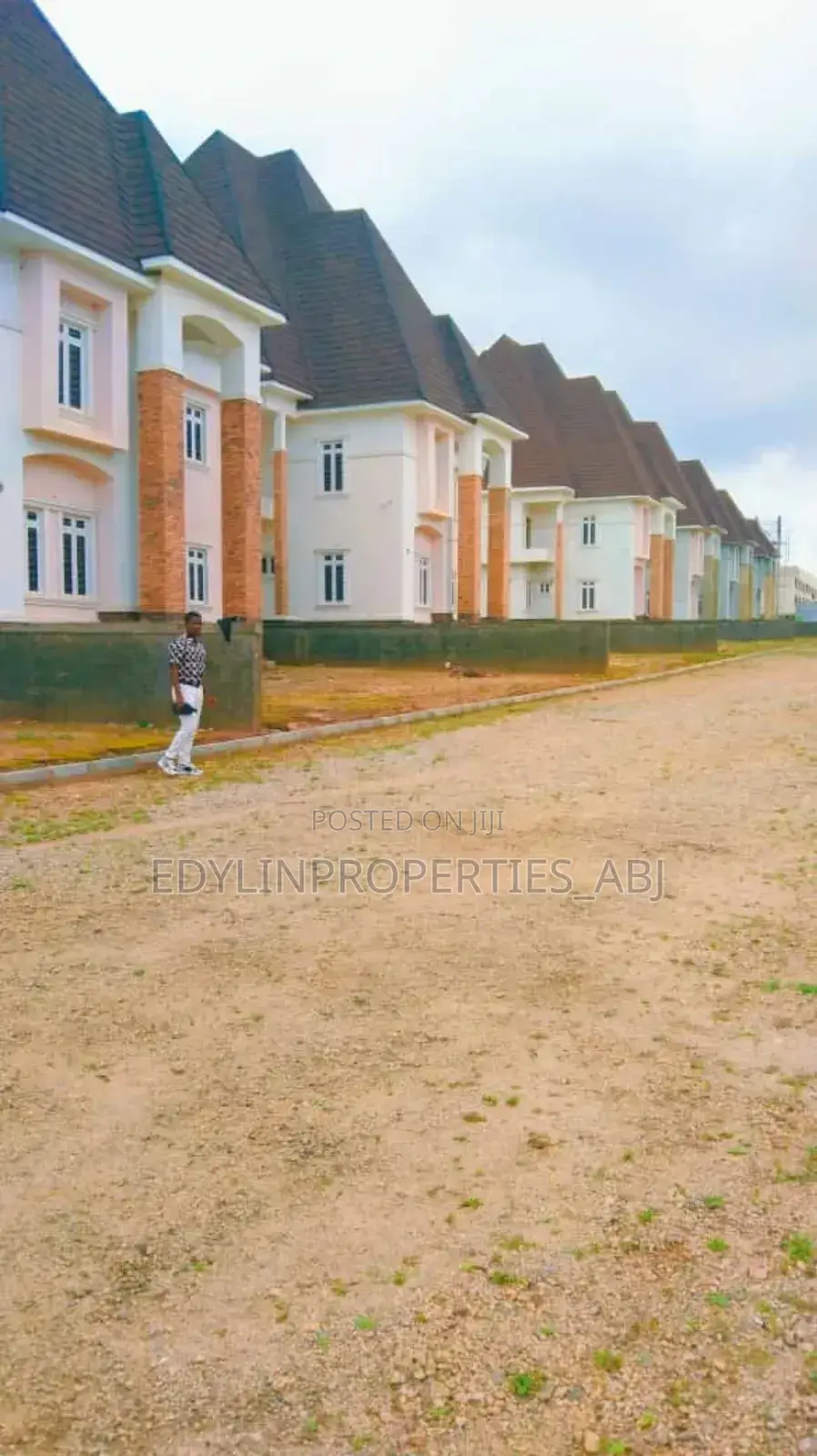 7bdrm Duplex in Apo District for sale in Apo District