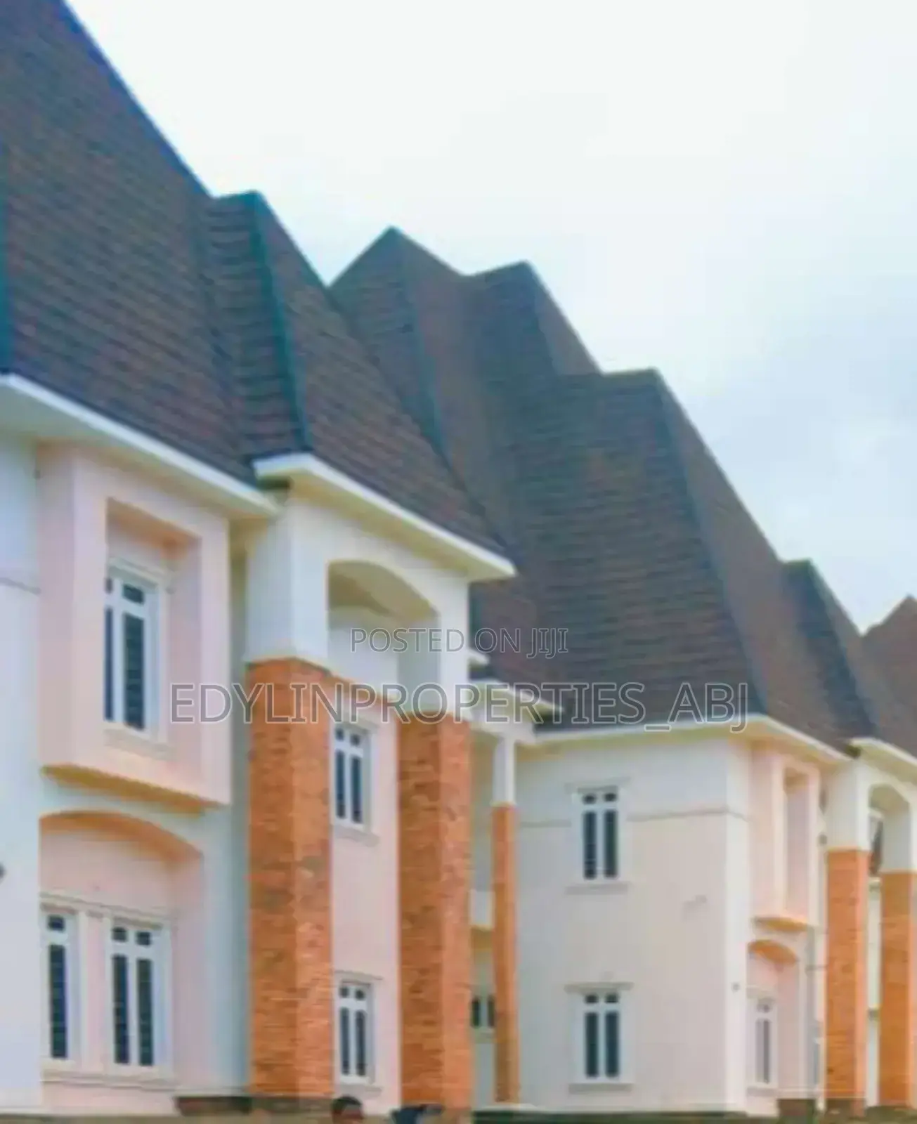 7bdrm Duplex in Apo District for sale in Apo District