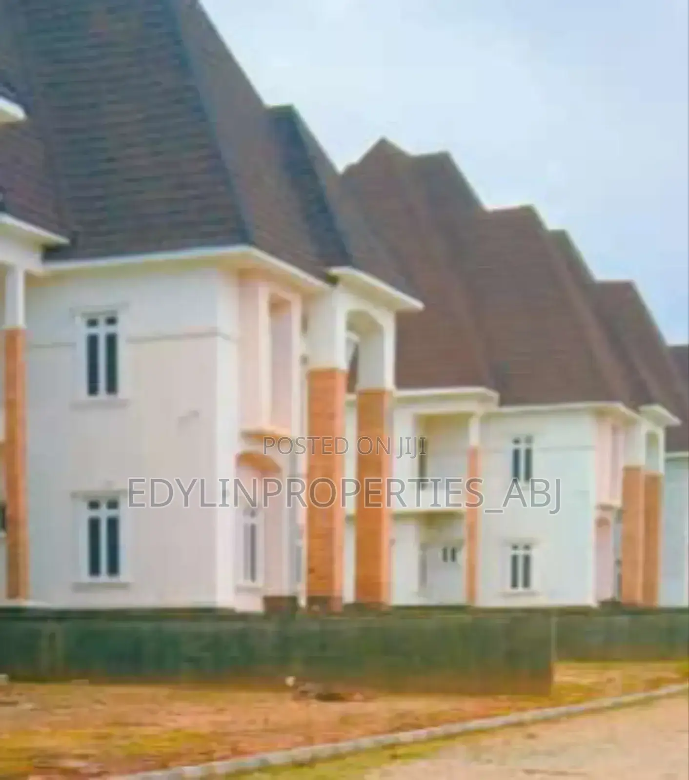7bdrm Duplex in Apo District for sale in Apo District