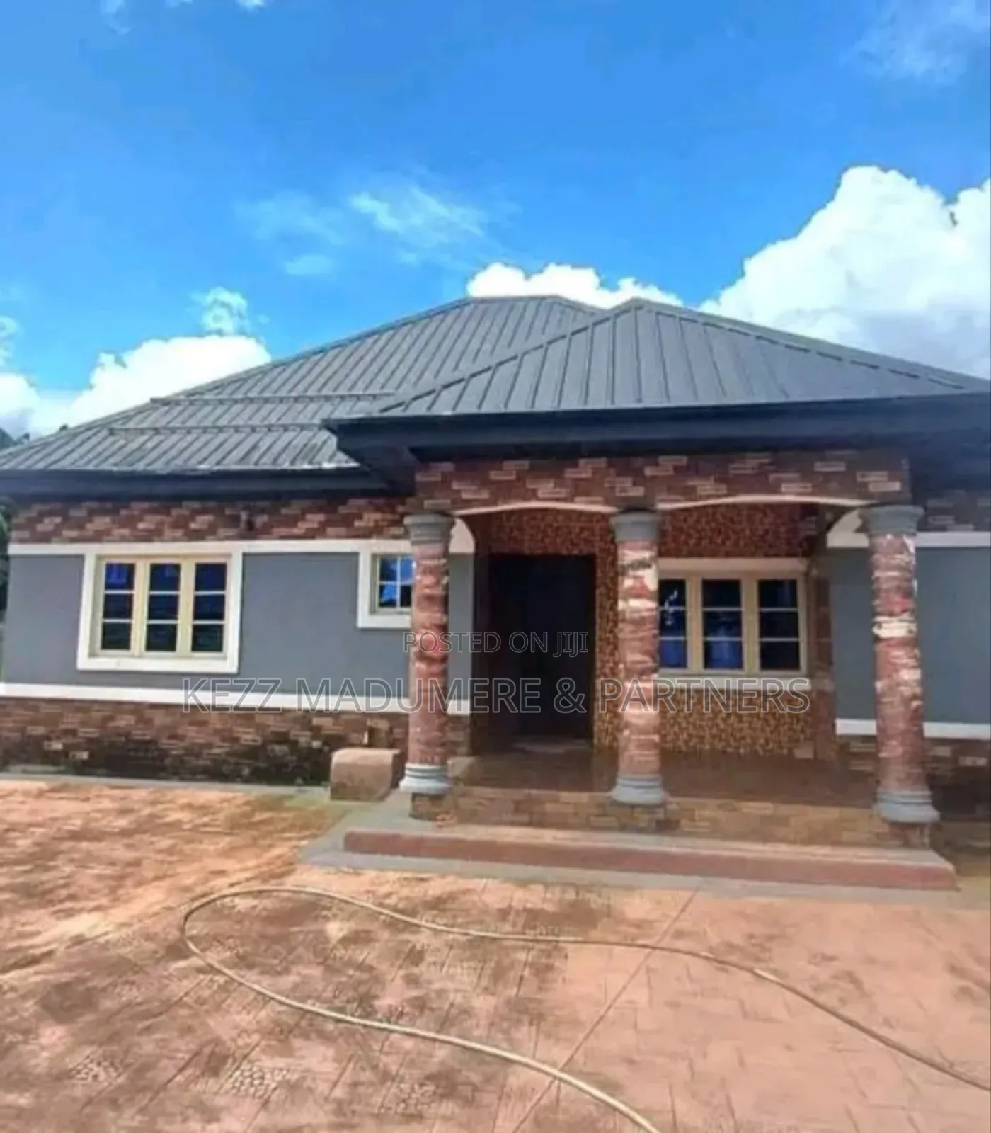 2bdrm Bungalow in Off Sars Road , Port for sale in Port-Harcourt