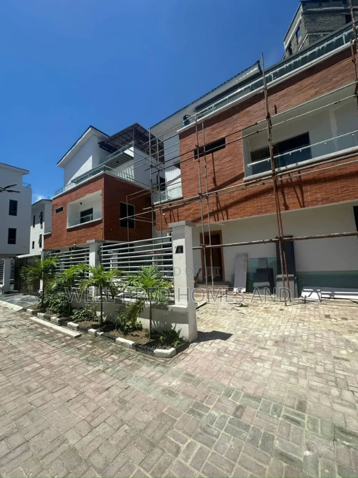 5bdrm Apartment in Periwinkle Estate, for rent in Lekki Phase 1