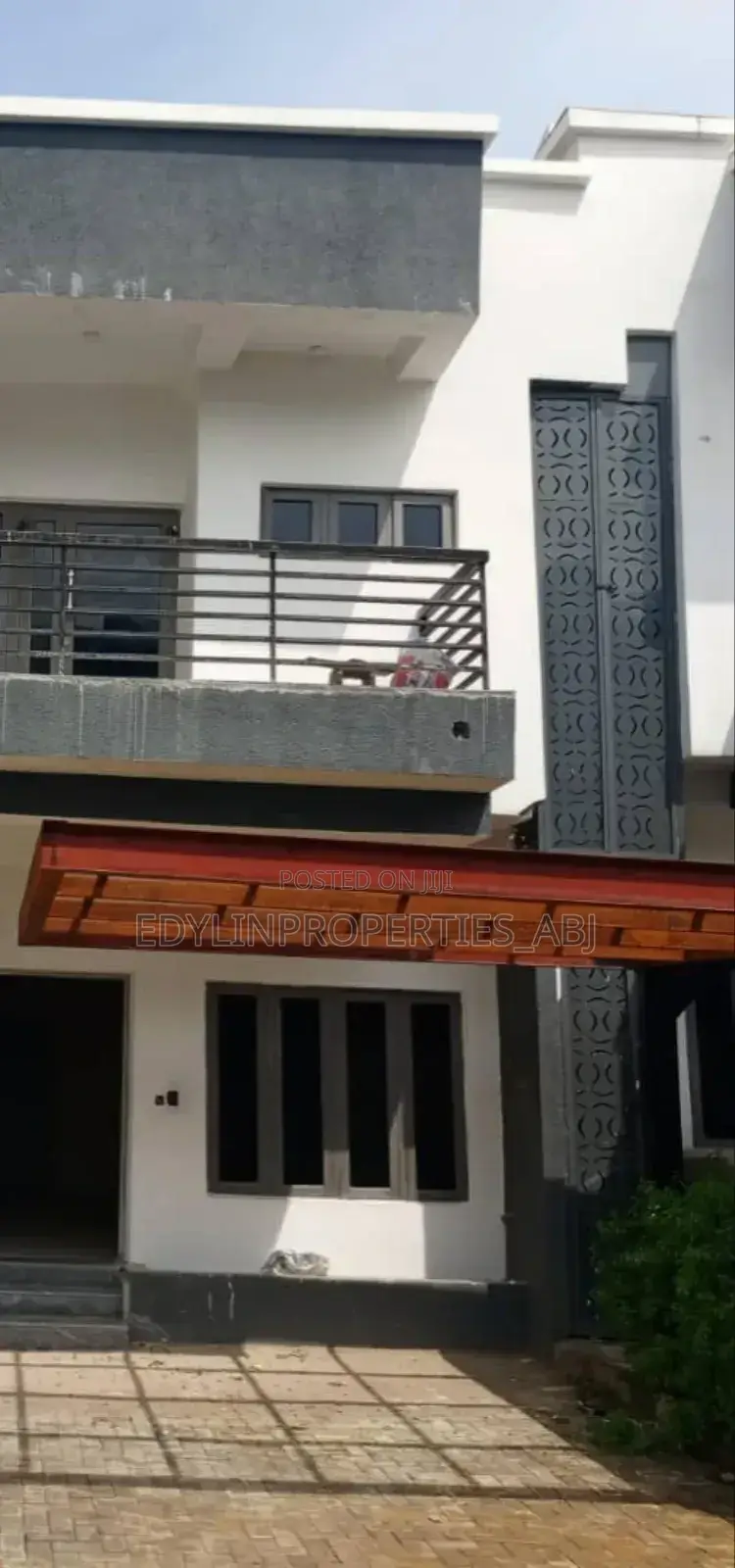 4bdrm Duplex in Inside An Estate, Life Camp for sale in Life Camp