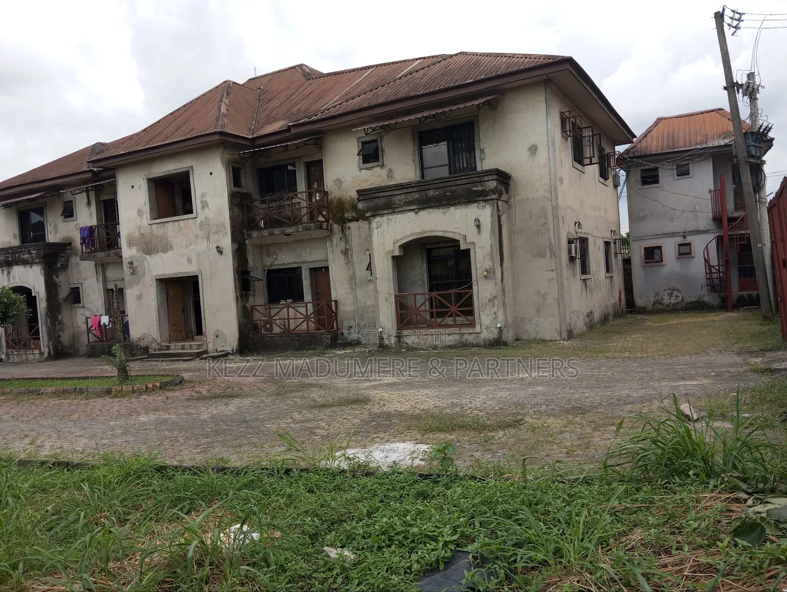8bdrm Block of Flats in Sars Rd / Rumuaghulu, Port-Harcourt for sale in Port-Harcourt