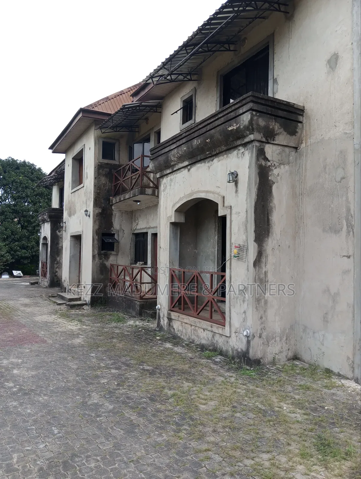 8bdrm Block of Flats in Sars Rd / Rumuaghulu, Port-Harcourt for sale in Port-Harcourt